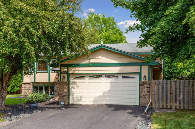 8902 Zinnia Ln N, Maple Grove, MN 55369