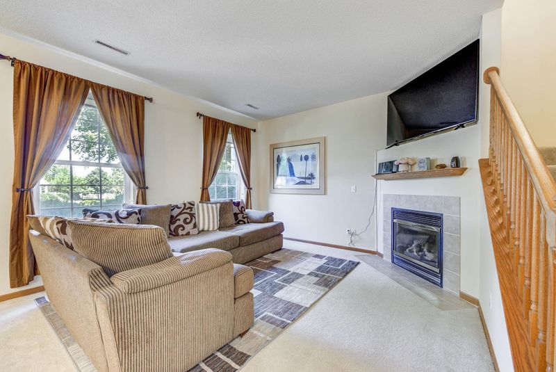 697 Cobblestone Way, Shakopee, MN 55379