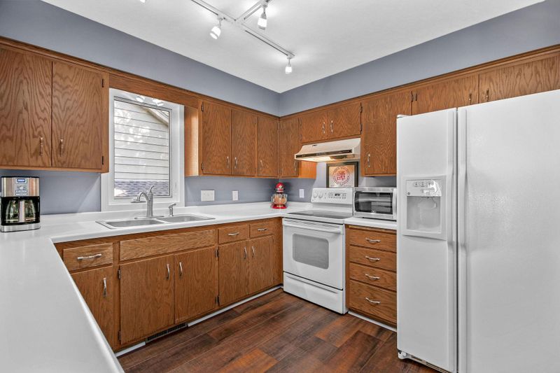 5542 Rowland Rd, Minnetonka, MN 55343
