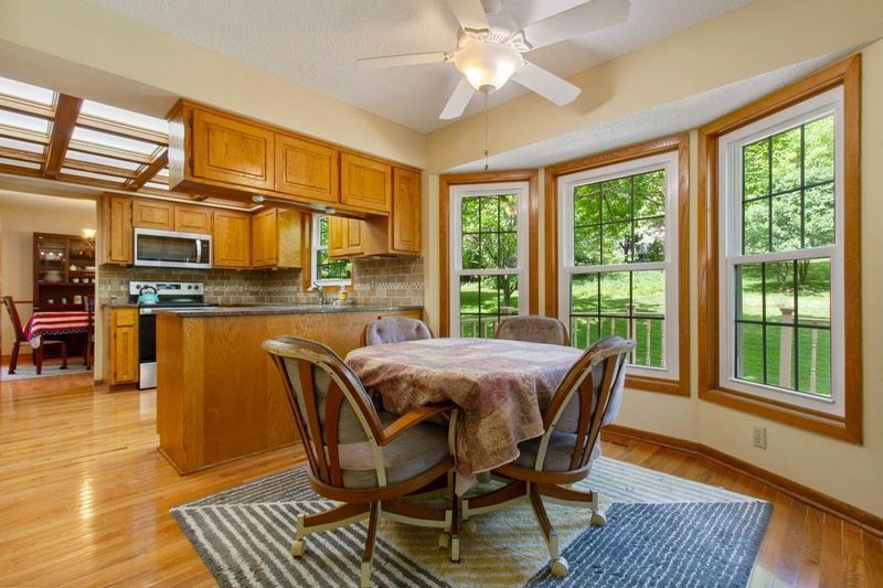735 Cheshire Ct, Eagan, MN 55123