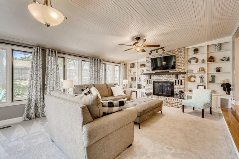 167 Juniper Ln, Apple Valley, MN 55124