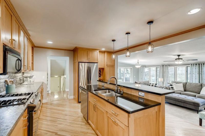 167 Juniper Ln, Apple Valley, MN 55124
