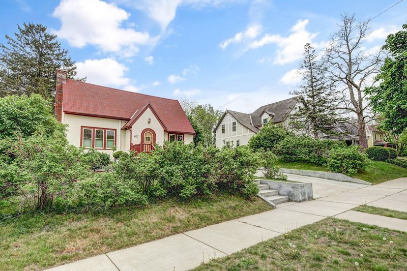 807 Division St S, Northfield, MN 55057
