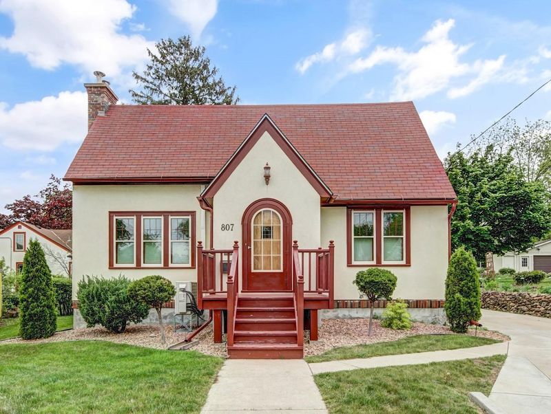 807 Division St S, Northfield, MN 55057