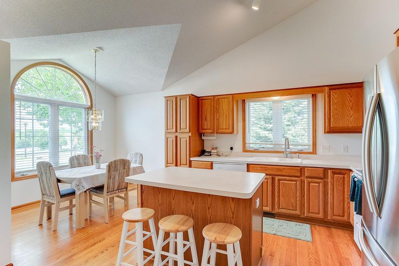 14601 Beverley Ln, Savage, MN 55378