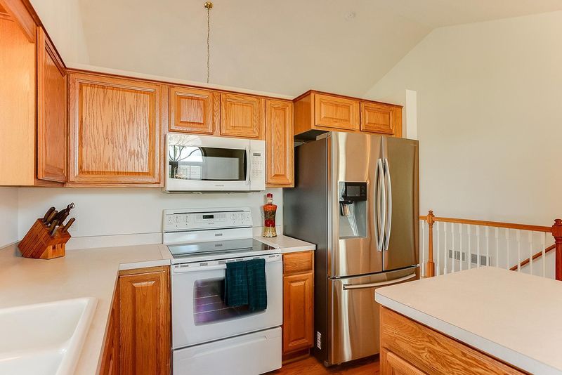 14601 Beverley Ln, Savage, MN 55378