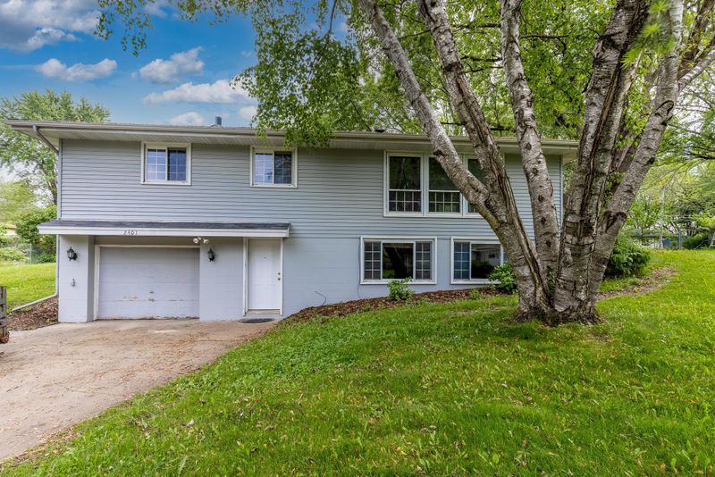 2401 W 139th St, Burnsville, MN 55337