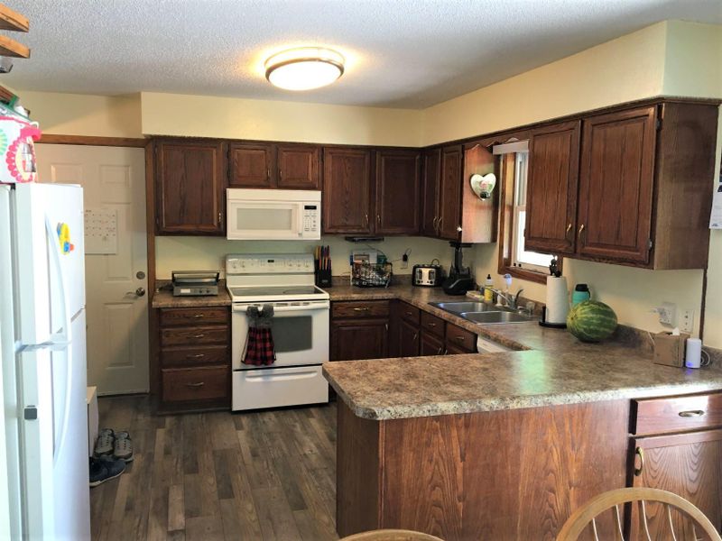 1207 Lakeview Dr, Sauk Centre, MN 56378