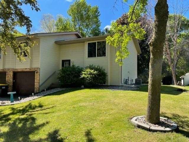 2417 4th Ave SE, Willmar, MN 56201