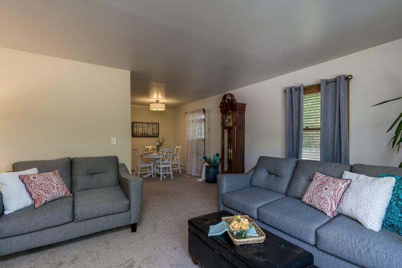 631 W Traverse Rd, Saint Peter, MN 56082