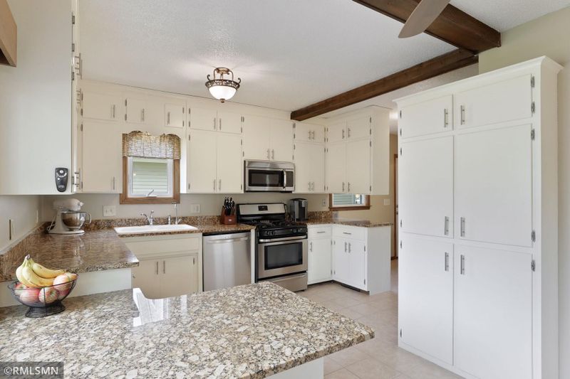 2487 13th Ave E, North Saint Paul, MN 55109