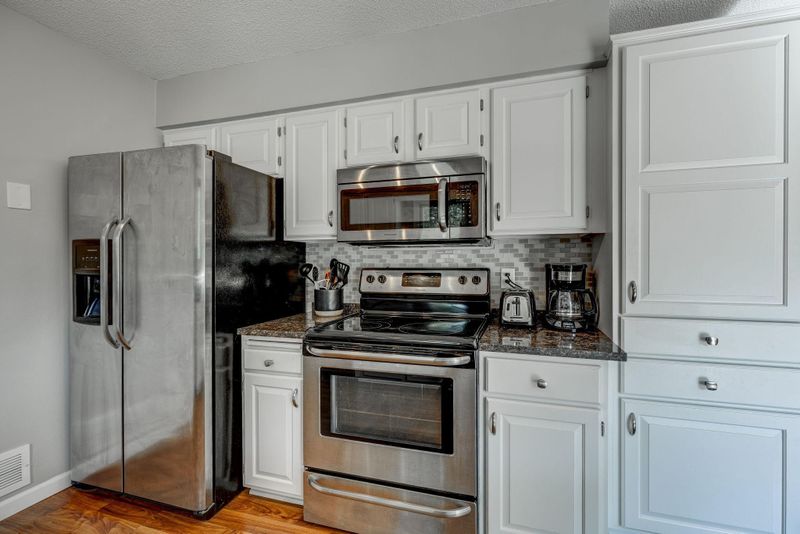 10286 Pilgrim Ln N, Maple Grove, MN 55369