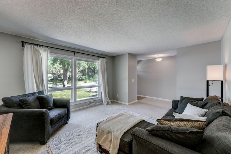 10286 Pilgrim Ln N, Maple Grove, MN 55369