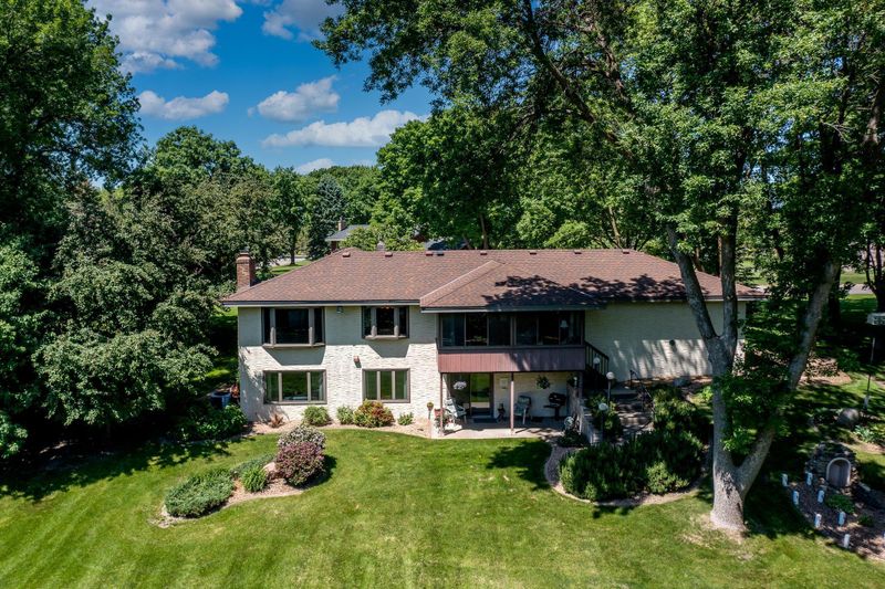 3640 Knoll Ridge Dr, Eagan, MN 55122