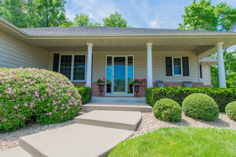4541 Majestic Oaks Pl, Eagan, MN 55123