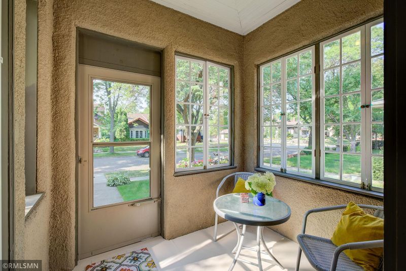 1685 Stanford Ave, Saint Paul, MN 55105