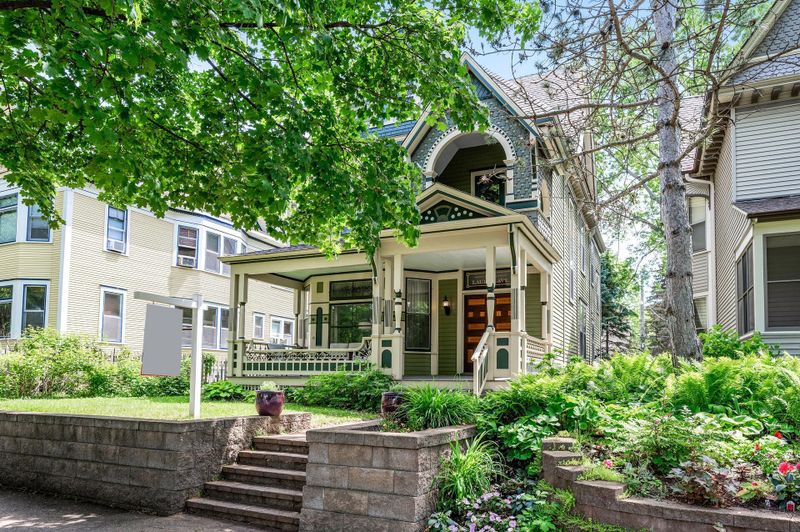 876 Laurel Ave, Saint Paul, MN 55104