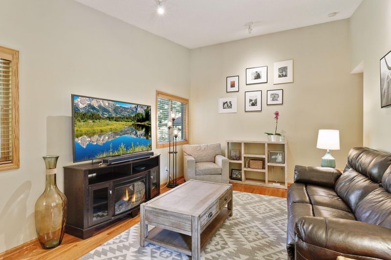 7201 Woodstock Curve, Bloomington, MN 55438