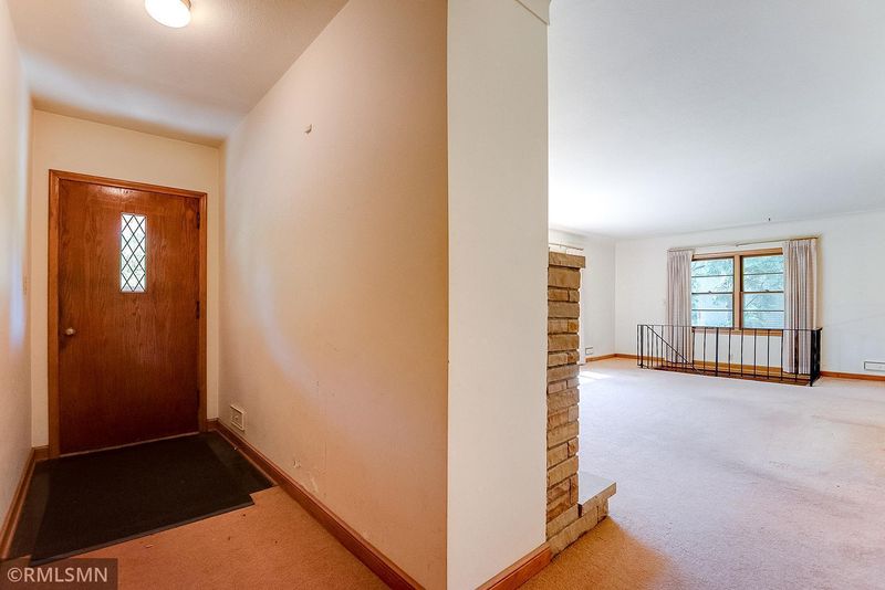 2009 Aldine St, Roseville, MN 55113
