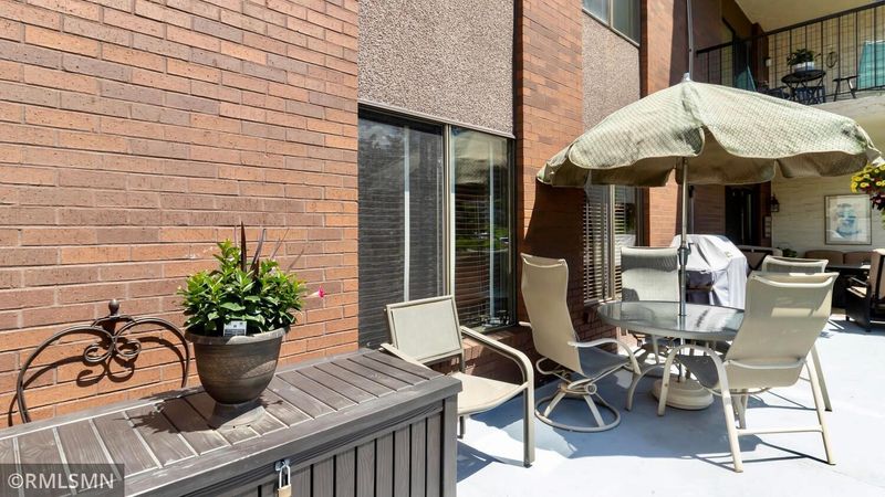 2445 Londin Ln E #109, Maplewood, MN 55119