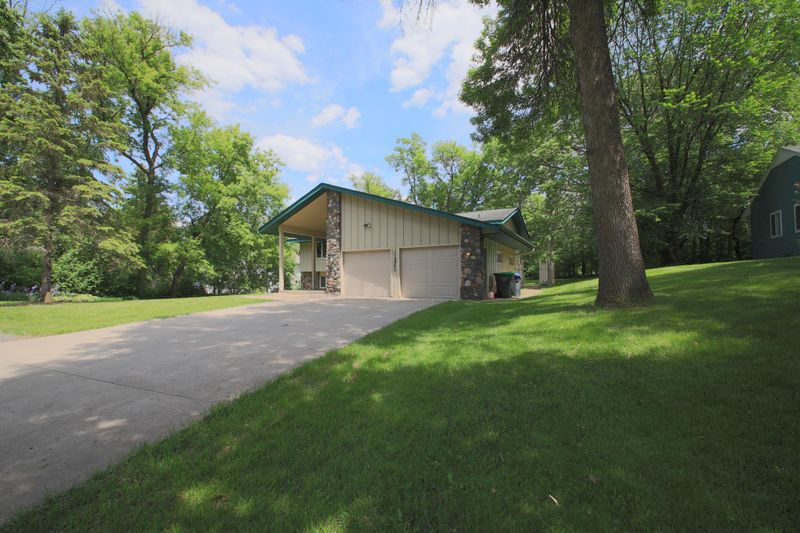 2820 Helen St N, North Saint Paul, MN 55109