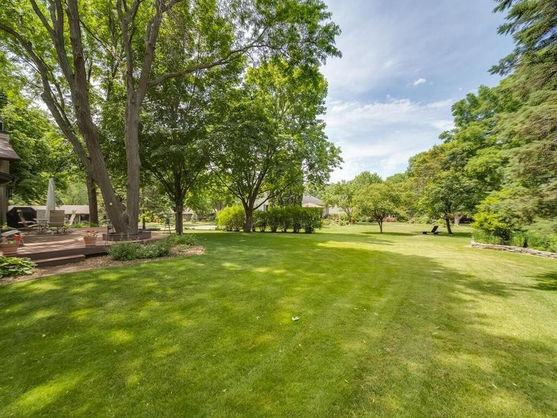 15850 Dawn Dr, Minnetonka, MN 55345