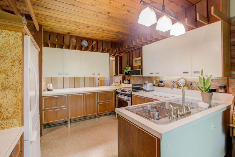 6303 Superior St, Duluth, MN 55804