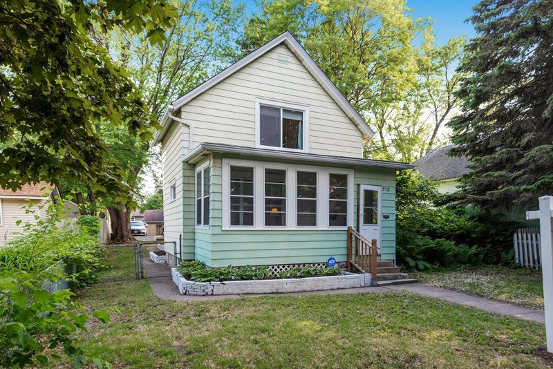 918 4th St E, Saint Paul, MN 55106