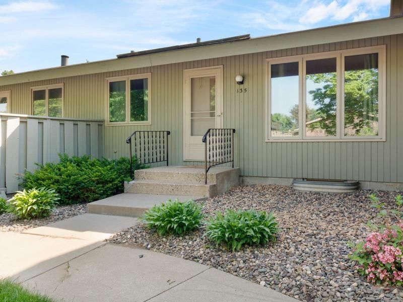 135 Windsor Ct, New Brighton, MN 55112