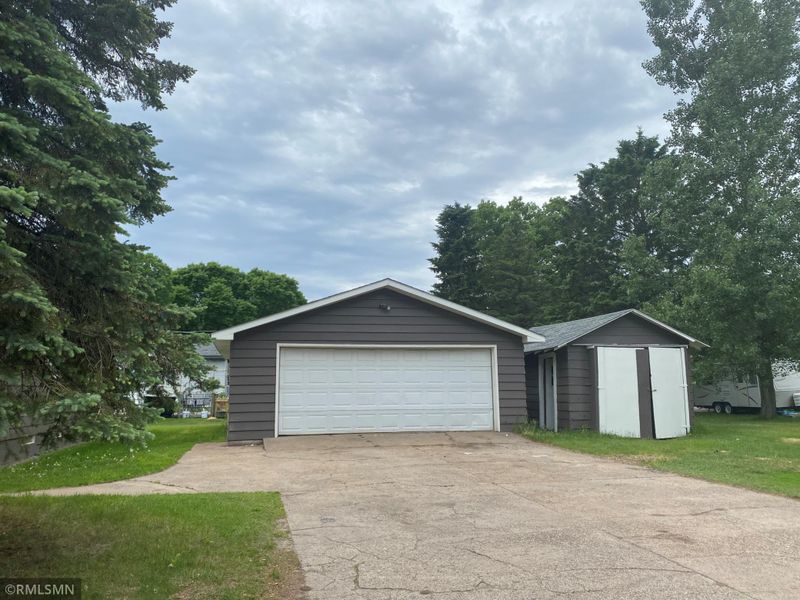 1202 3rd St N, Princeton, MN 55371