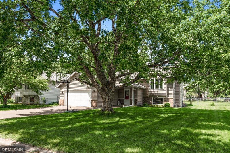 6004 68th Ave N, Brooklyn Park, MN 55429