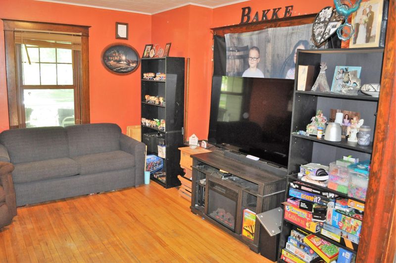 107 S 6th St, Montevideo, MN 56265