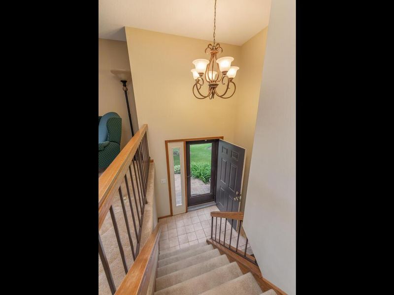7485 Debbie Ln, Eden Prairie, MN 55346