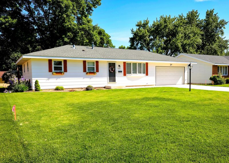 727 Shakopee Ave W, Shakopee, MN 55379