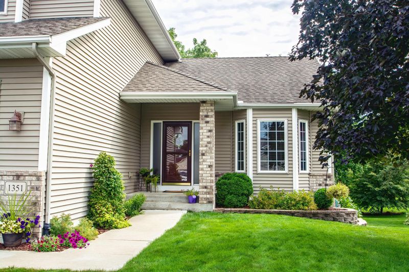 1351 Pond Cir, Waconia, MN 55387