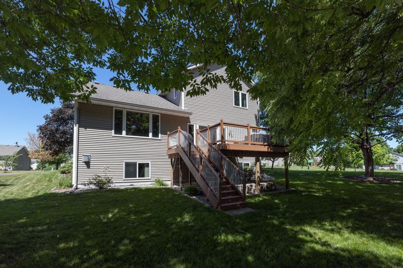 1351 Pond Cir, Waconia, MN 55387