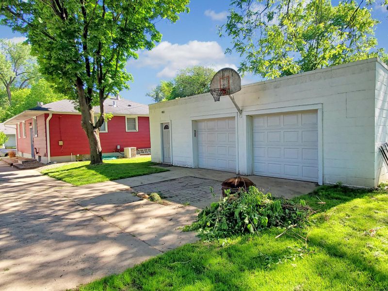 1606 5th St NE, Rochester, MN 55906