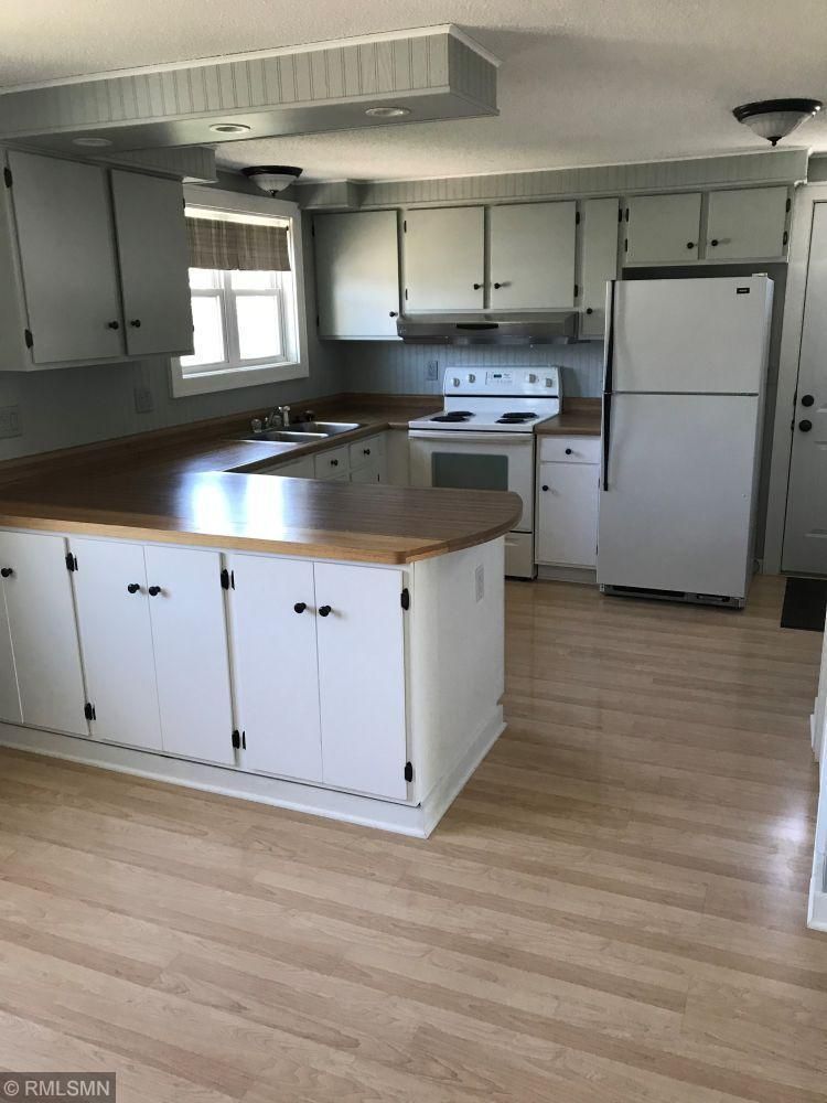 211 W 2nd St, Winthrop, MN 55396