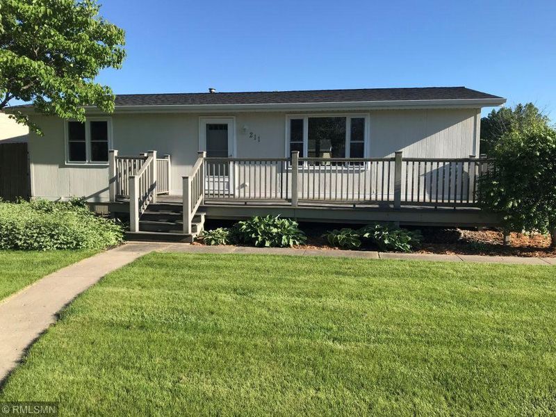 211 W 2nd St, Winthrop, MN 55396