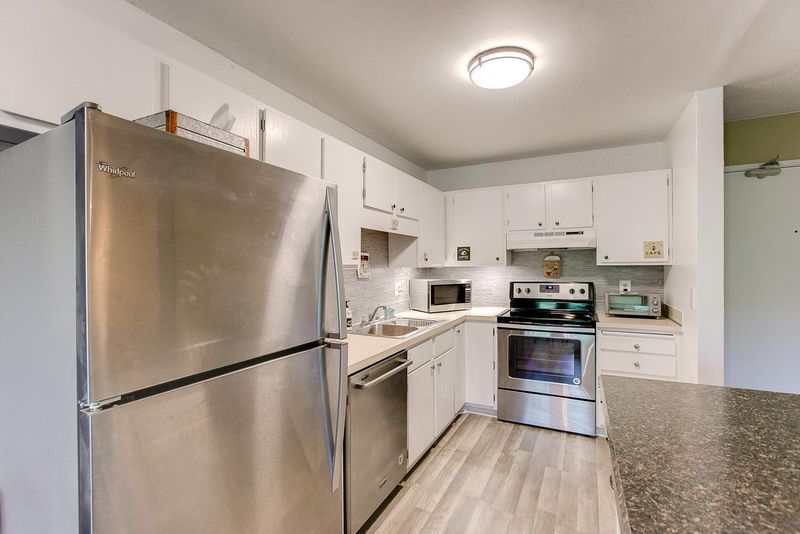 7501 W 101st St #308, Bloomington, MN 55438