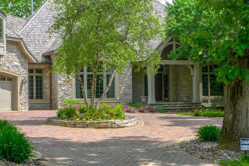 4 Blue Flag Ct, North Oaks, MN 55127