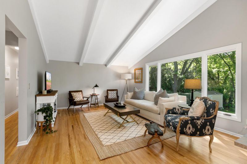 2265 Webber Hills Rd, Wayzata, MN 55391
