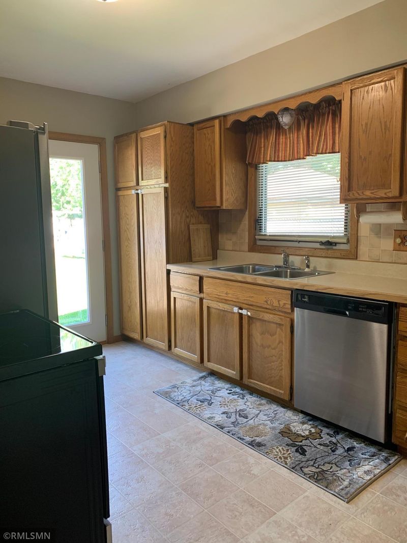 25 6th Ave NE, Osseo, MN 55369