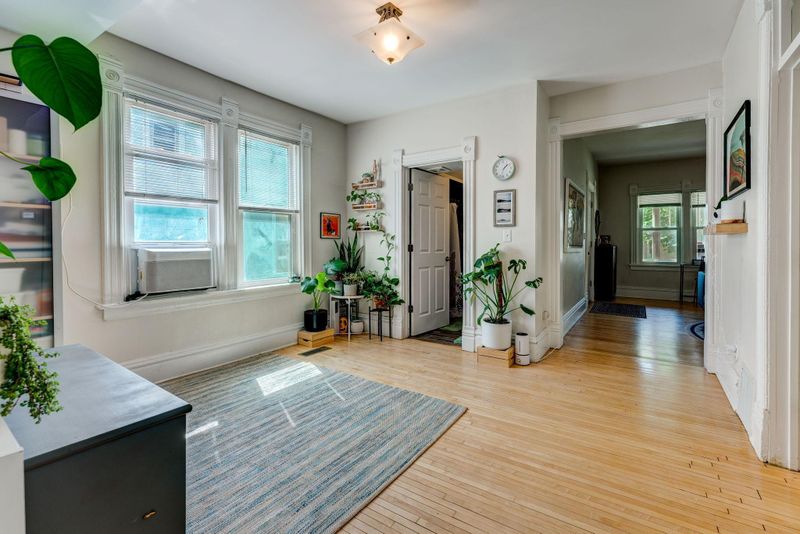 929 Magnolia Ave E, Saint Paul, MN 55106