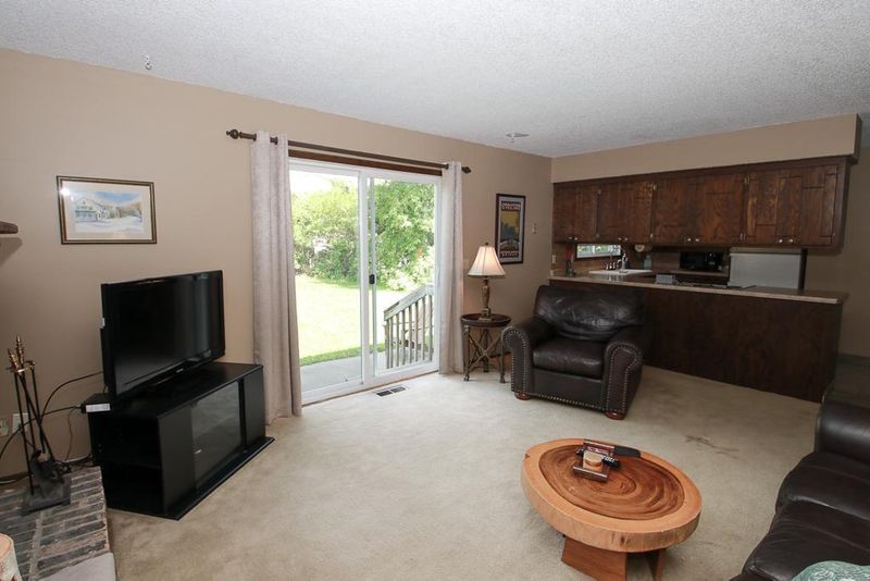 2706 Rolling Oak Rd, Burnsville, MN 55337