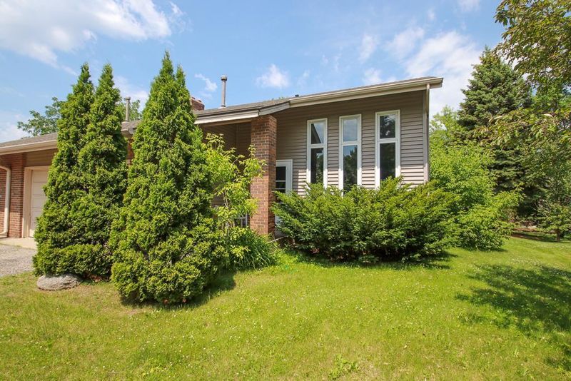2706 Rolling Oak Rd, Burnsville, MN 55337
