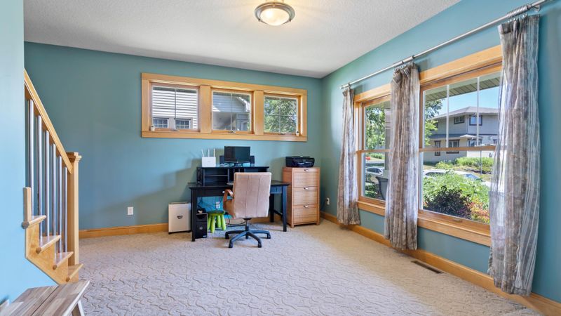 813 New Century Blvd S, Maplewood, MN 55119