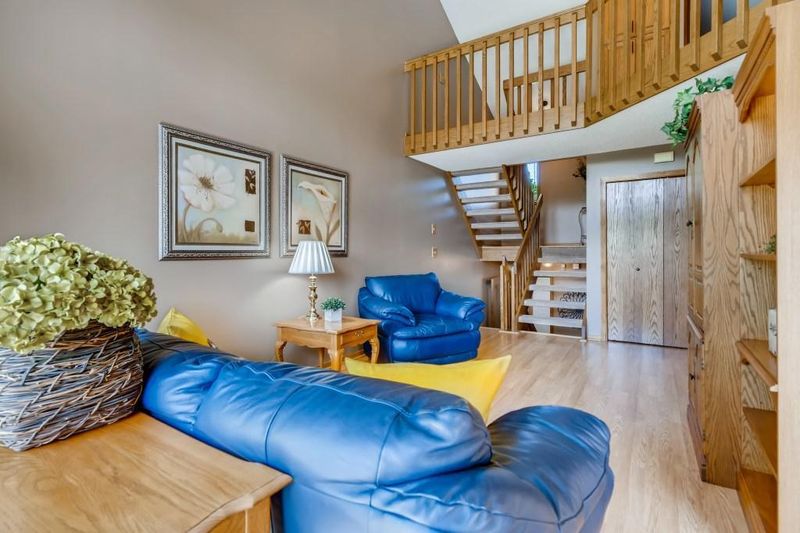 1320 Sunview Dr, Shoreview, MN 55126