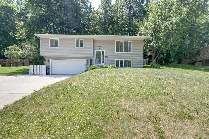 3315 Brookview Dr, Burnsville, MN 55337