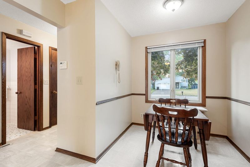 1982 Arkwright St, Maplewood, MN 55117